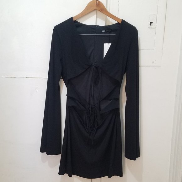 NWT CUT OUT MINI DRESS BLACK. - Picture 4 of 6